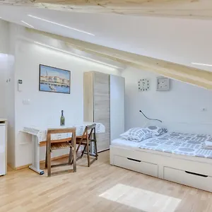 Light In Appartement Pula